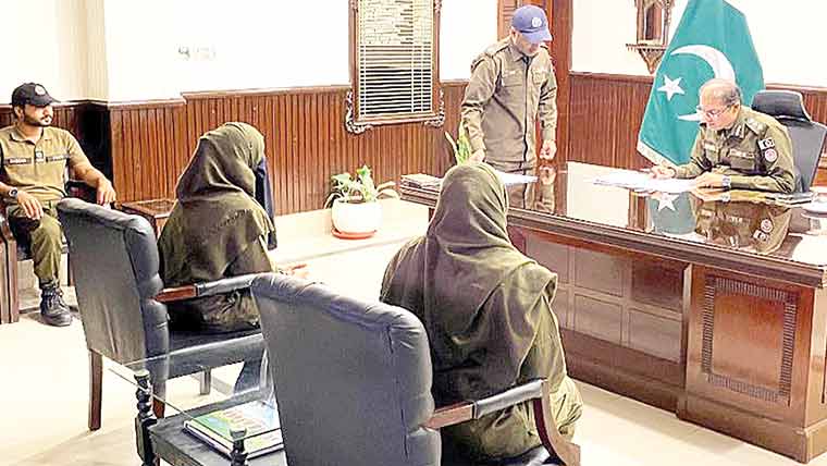 ڈی پی او کا اردل روم ،پولیس  اہلکاروں کے مسائل سنے ،حل کاحکم