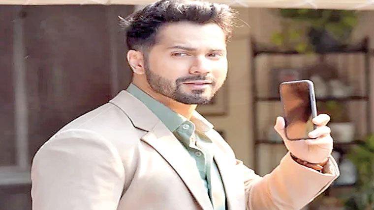 ورون دھون پر فلم کے جعلی  ریویوز کروانے کا الزام 