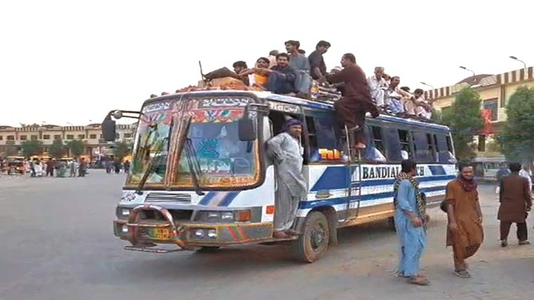  سیکرٹری ٹرانسپورٹ نے مسافروں کی اوور لوڈنگ کا نوٹس لے لیا