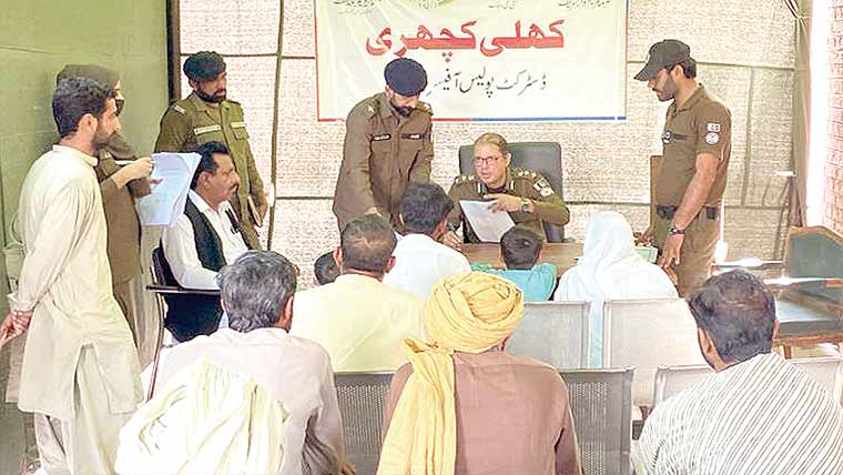  ڈی پی او چنیوٹ نے اوپن ڈور پالیسی کے تحت مسائل سنے