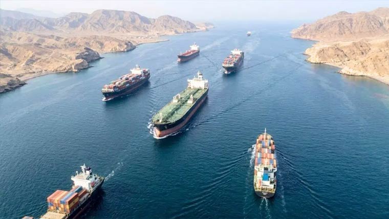 24 گھنٹوں میں 20سے زائد  جہاز آبنائے ہرمز سے گزرگئے