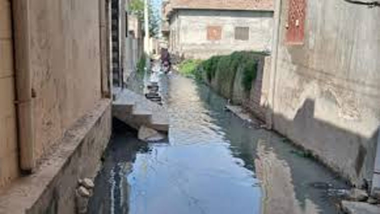 چھپڑ پر قبضہ،گندہ پانی گلیوں،گھروں میں داخل ،گزرنامحال