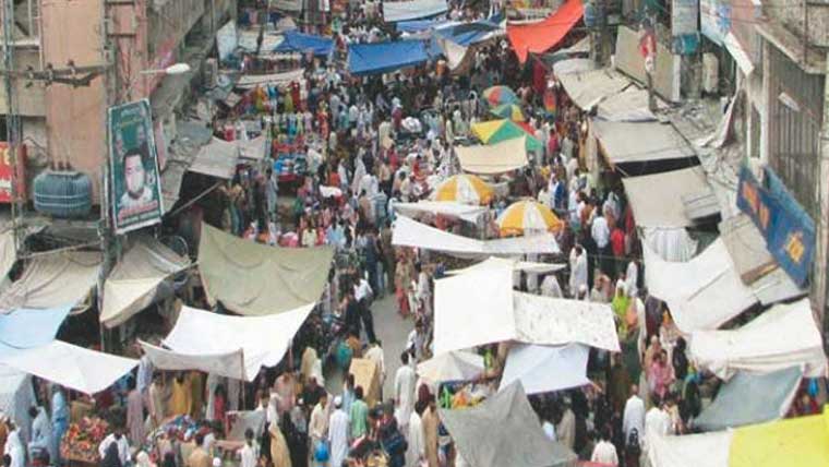 مین بازار میں تجاوزات کا راج، سڑک سکڑ کررہ گئی