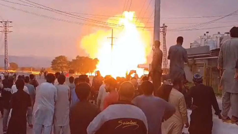 ہری پور میں گیس پائپ لائن دھماکا، ایک خاندان کے 8 افراد جاں بحق، 8 زخمی 