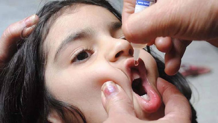 پولیو کے قطرے پلانے آ ئی  لیڈی ہیلتھ ورکر کیساتھ ہاتھا پائی 