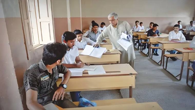 نقل کرنے والے طلبہ پرمستقل پابندی کا انتباہ