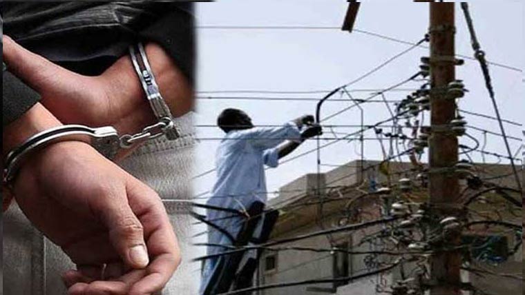 مین لائن پر کنڈا لگا کر بجلی چوری  کرتاشخص رنگے ہاتھوں پکڑا گیا 