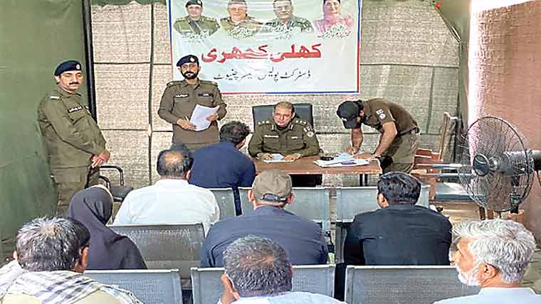 ڈی پی او ڈاکٹر نوید عاطف  نے لوگوں کے مسائل سنے 