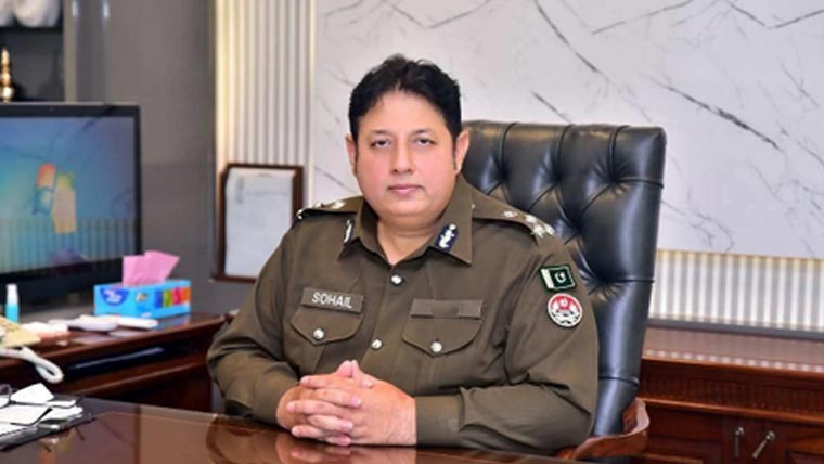  ریجن کے پولیس افسروں کو ہیلمٹ تقسیم کرنے کی تقریب