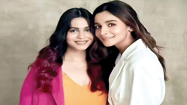 عالیہ بھٹ کی بہن شاہین نے فٹنس کوچ کیساتھ منگنی کرلی