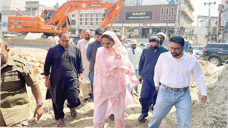  ڈپٹی کمشنر کا علامہ اقبال کی رہائشگاہ،ملحقہ بازار میں کا م کا جائزہ 