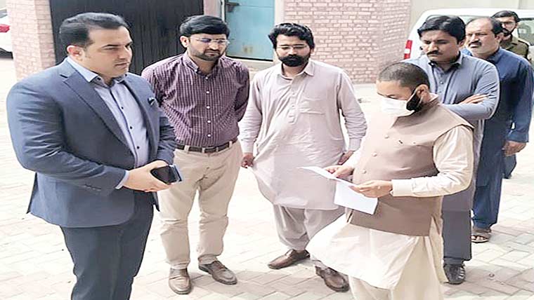 ڈی سی میانوالی کا دورہ، تعمیراتی کام بروقت مکمل کرنیکی ہدایت