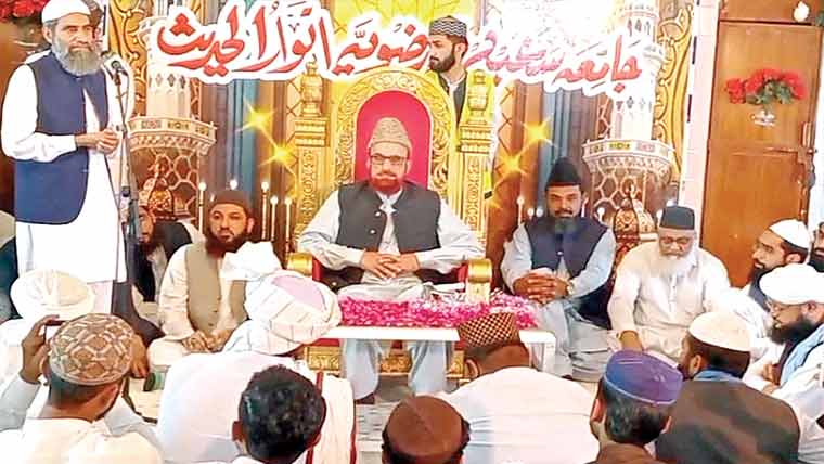 مدارس اور دینی درسگاہیں اسلام کے قلعے :مفتی منیب الرحمن 