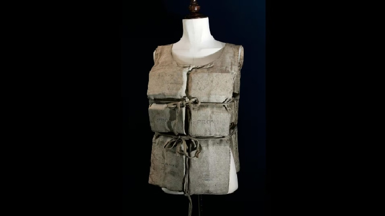 ٹائی ٹینک کی مسافر کی لائف جیکٹ 25کروڑ میں نیلام