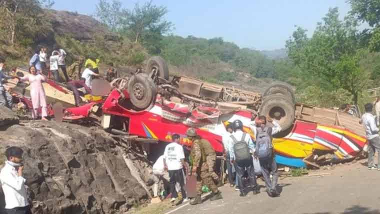 مقبوضہ کشمیر:ادھم پور میں مسافر  بس الٹ گئی،15افراد ہلاک