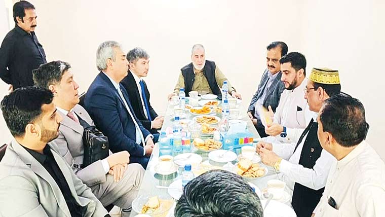  قازقستان کے سفیر کا گجرات  کے معروف صنعتی ادارے کا دورہ 