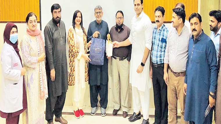  فیصل مسعود ٹیچنگ ہسپتال میں ایڈیشنل میڈیکل سپرنٹنڈ نٹ کے اعزاز میں الوداعی تقریب 