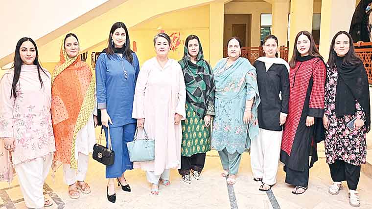  جی سی ڈبلیو یوکے تحت ڈاکٹر طوبیٰ کے فن پاروں کی نمائش