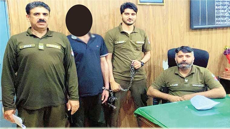 وزیرآباد :منشیات فروش گرفتار  ایک کلو سے زائد چرس برآ مد 