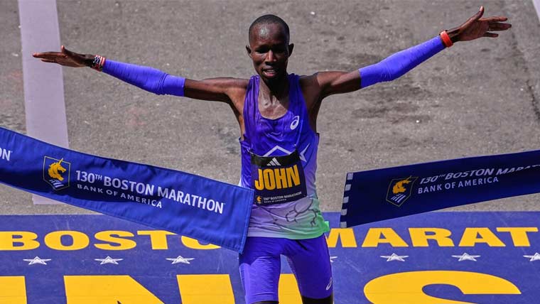 بوسٹن میراتھن، کینیا کے  جان کوریر کا نیا عالمی ریکارڈ 