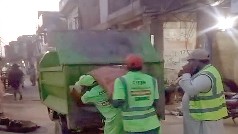 علی پور چٹھہ : ستھرا پنجاب پروگرام کے رکشے منڈی میں سبزی کی ترسیل کیلئے استعمال 