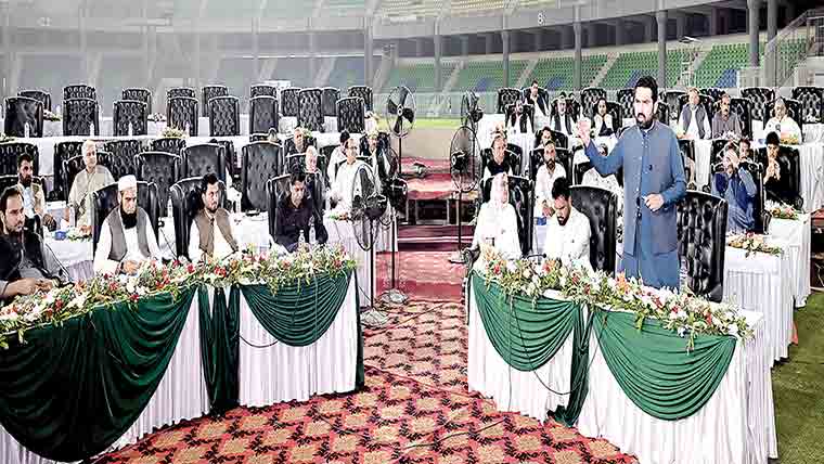 خیبر پختونخوا اسمبلی کا سٹیڈیم میں اجلاس، اے این پی کا بائیکاٹ : عمران کے کیسز کی فوری سماعت کی قرارداد منظور 