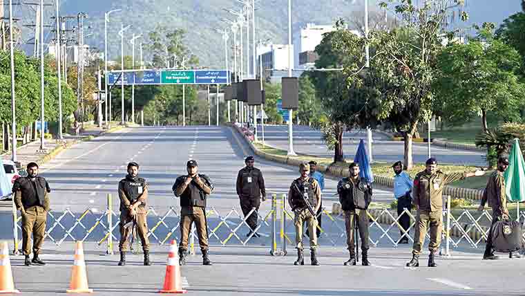 اسلام آباد میں سکیورٹی پابندیاں، مشکلات کے باوجود ملکی وقار سے شہری مطمئن 