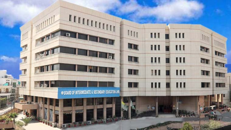 نہم کے امتحان میں3امیدوار  نقل کرتے پکڑے گئے 