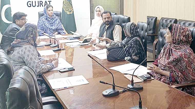 ڈپٹی کمشنر گجرات کی زیر صدارت جناح  پبلک سکول کے بورڈ آف گورنرز کا اجلاس