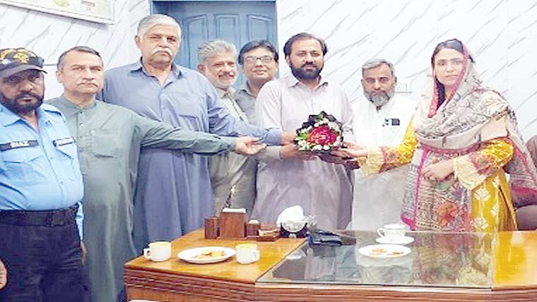 تاجروں کے وفد کی اے سی ملکوال سے الوداعی ملاقات