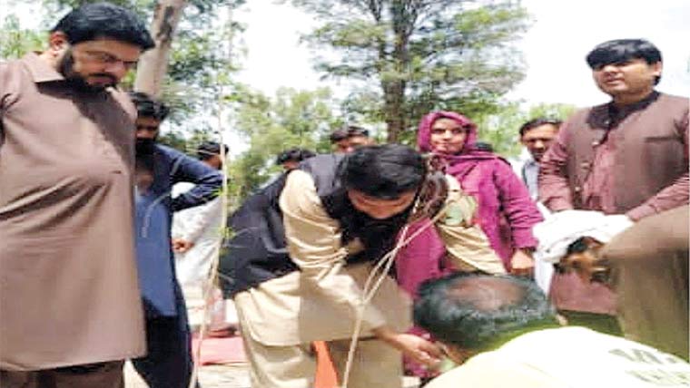 اسسٹنٹ کمشنر جڑانوالہ کا 60 بیڈز ہسپتال کھڑیانوالہ کا دورہ