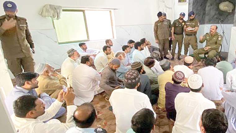 ایس پی انوسٹی گیشن کی جامعہ مسجد  سرداراں اقبال میں کھلی کچہری 