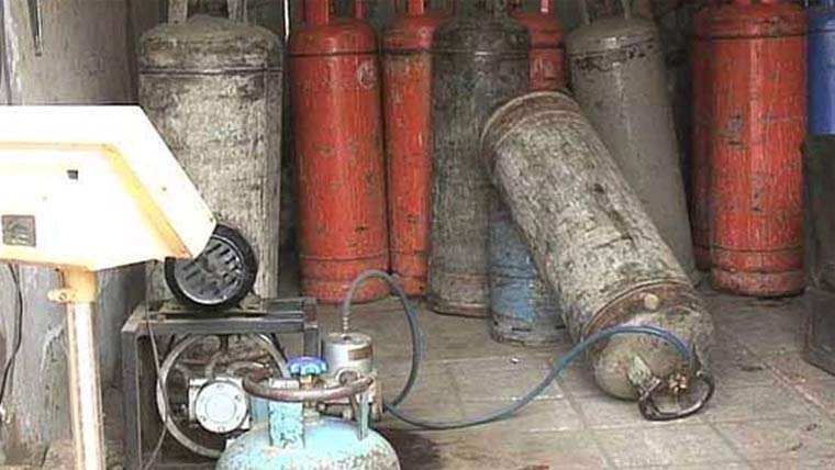 بھاگٹانوالہ :غیرقانونی گیس فلنگ کیخلاف کریک ڈاؤن