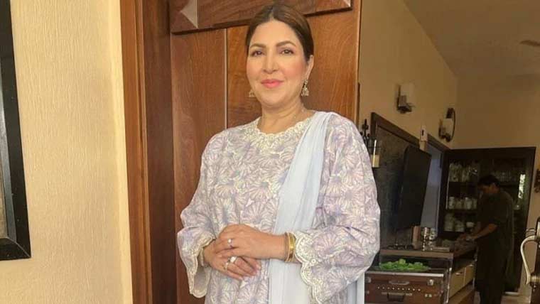 اللّٰہ کے واسطے کراچی کی سڑکیں ٹھیک کر دیں:شگفتہ اعجاز