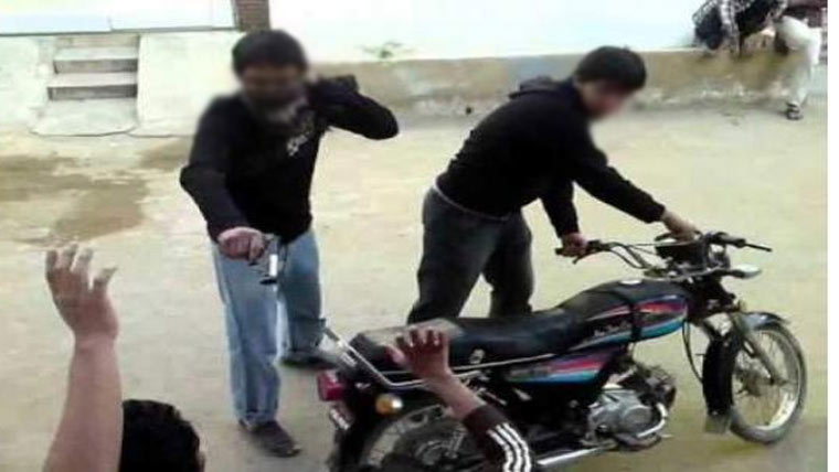 ڈاکوئوں نے میاں بیوی سے  موٹر سائیکل، فون ، رقم چھین لی 