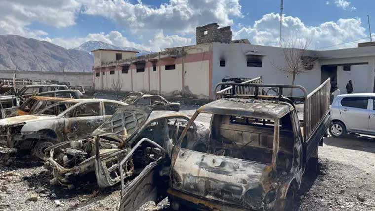  مالی :شدت پسندوں کے کئی شہروں  پر حملے ، وزیر دفاع کا گھر تباہ 