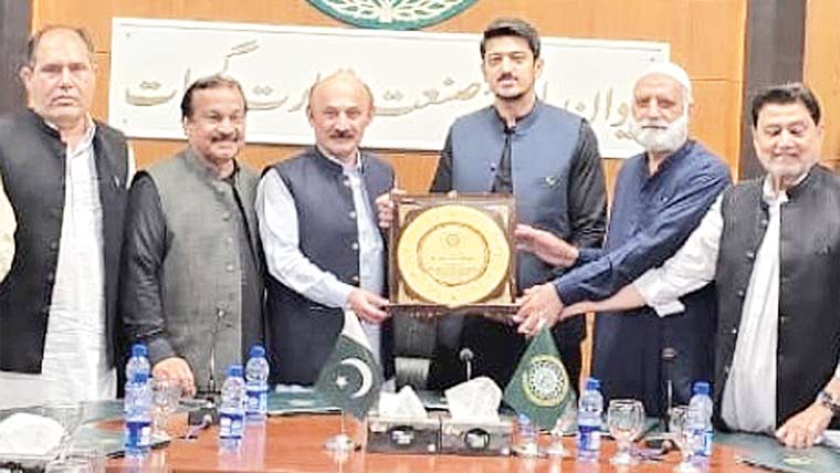 ٹیکس کا بوجھ بڑھتا رہا تو کاروبار بند ہو جائینگے :احمد حسن 