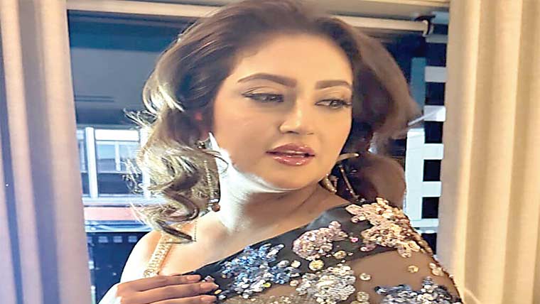 حبا بخاری کی بریڈفورڈ ایونٹ  میں بولڈ ڈریسنگ وائرل 