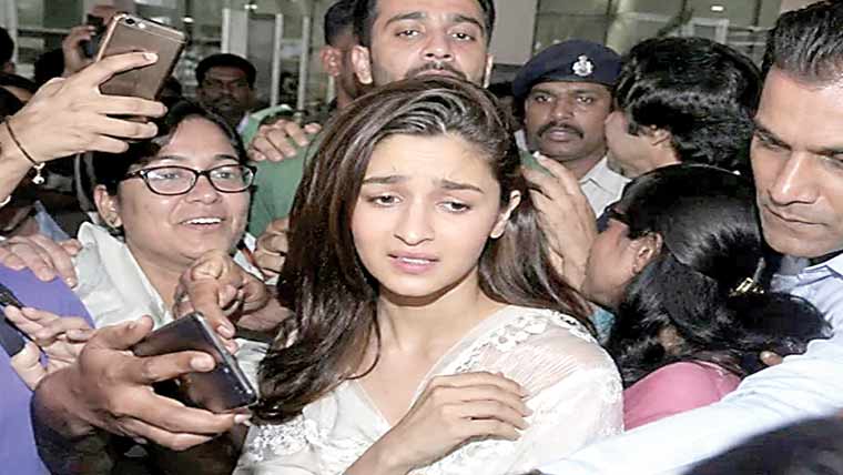 عالیہ بھٹ کو ایئرپورٹ پر جنسی ہراسانی کا سامنا کرنا پڑا، گارڈ کا انکشاف