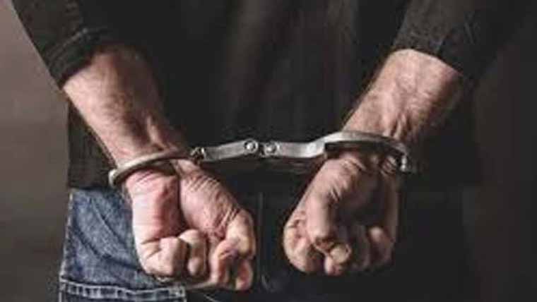 شہریوں کو لوٹنے والا جعلی پولیس اہلکار گرفتار 