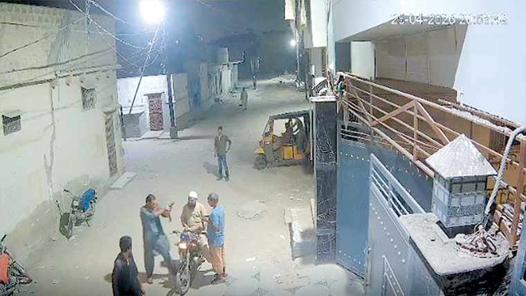 پیدل چلتے مسلح ڈاکو  نے شہری کو لوٹ لیا