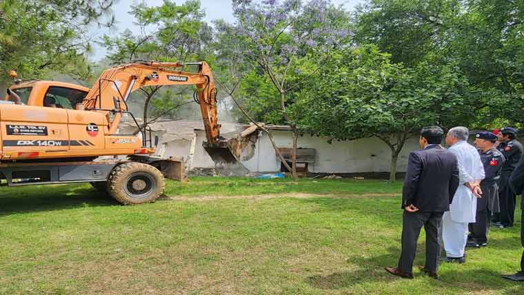 اسلام آباد تجاوزات کیخلاف آپریشن ،گرین بیلٹ پرFCکیمپ آفس مسمار