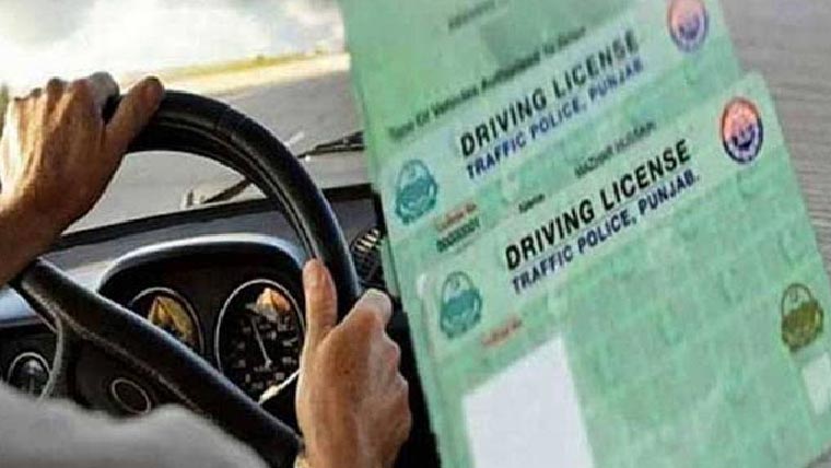 بغیر لائسنس ڈرائیونگ کرنے  والے شہری کو حوالات پہنچا دیا گیا