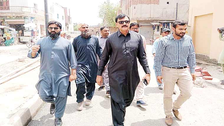  ہاٹ سپاٹ ایریاز کو کلیئر کروایا جا رہا :عابد حسین بھٹی