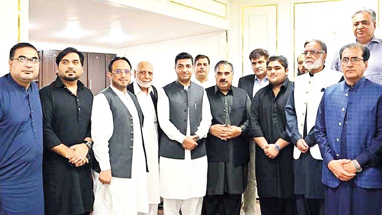 ڈپٹی کمشنر کا آل پاکستان ٹیکسٹائل ملز ایسوسی ایشن آفس کا دورہ 