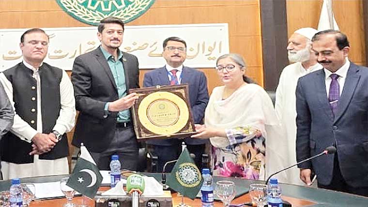 گجرات چیمبر :گریڈ 20میں ترقی پانیوالے افسروں کی میٹنگ 