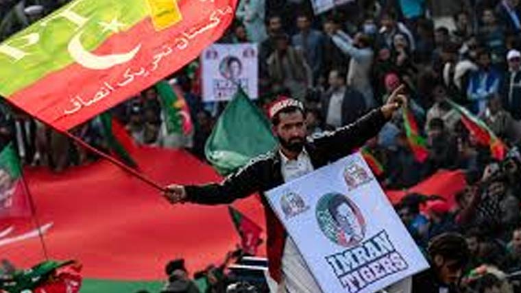 متنازعہ پوسٹر تقسیم:پی ٹی آئی  کے 4کارکن زیر تحویل 