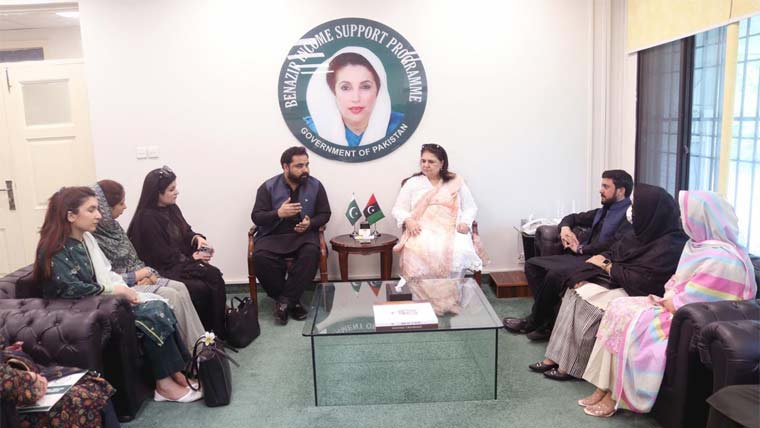  سینیٹر روبینہ خالد سے فیڈرل یوتھ  پارلیمنٹ  کے بانی ثاقب علی  کی سربراہی میں وفد کی ملاقات