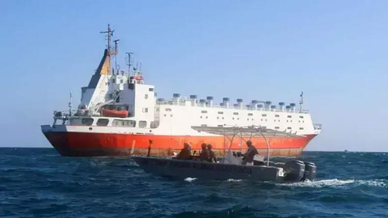 آئل ٹینکرحملہ،پاکستان کاعملے  کی بازیابی کیلئے صومالیہ سے رابطہ 