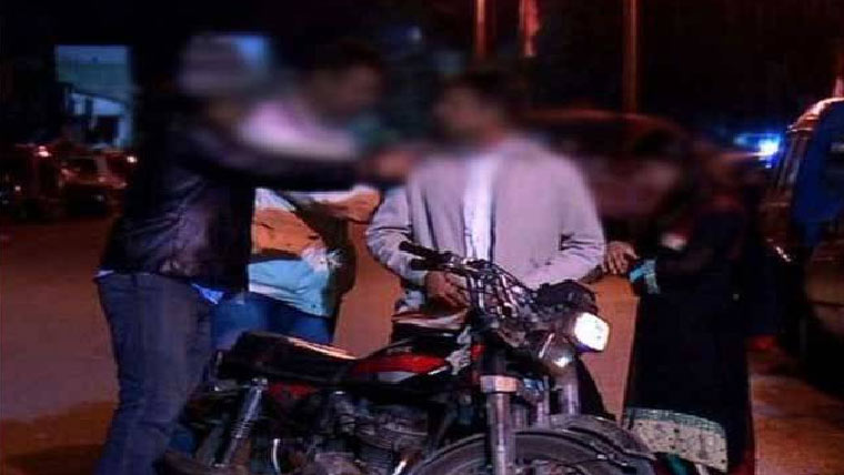 موبائل فونز،موٹر سائیکلیں چھیننے کی ٹرپل سنچری کرنے والے ملزمان گرفتار